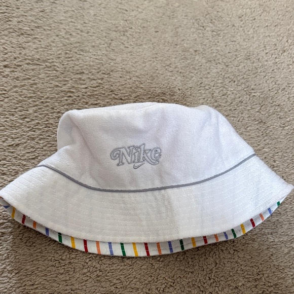 Nike Accessories - Women’s Nike Bucket Hat